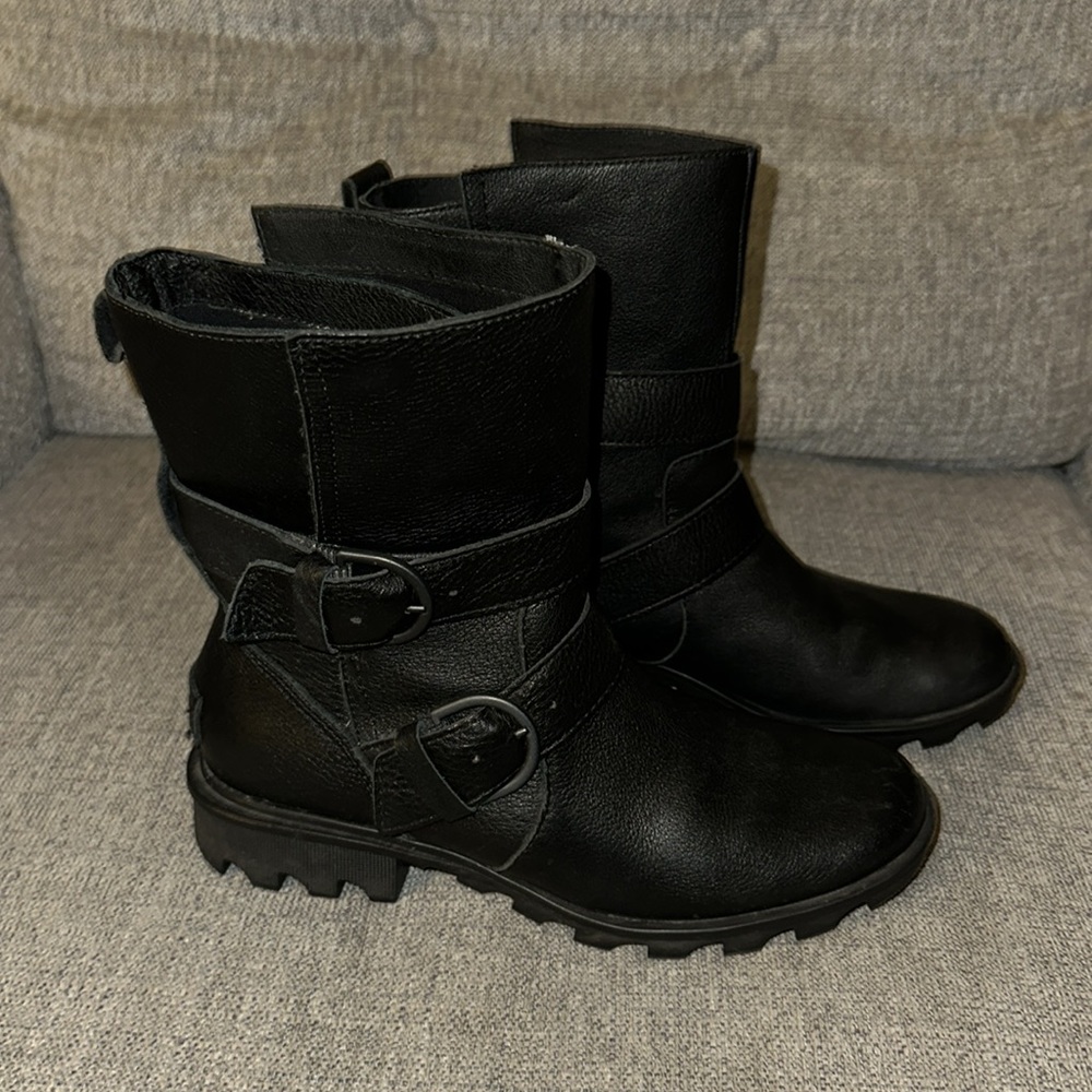 SOREL LEATHER MOTO BOOTS SIZE 8.5
Black